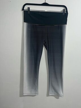 GAP Girls Black and White Gradient Stripe Capri Leggings